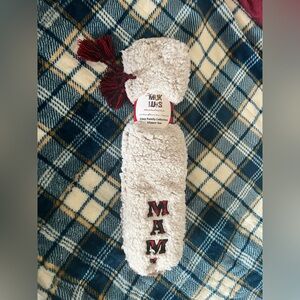Muk Luks Cream and Red Cozy Slipper Socks Size Large 8/10